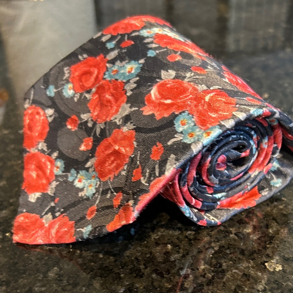 KETCH CLASSICS Tie • Red & Blue Flowers on Black Background • Usa 57”L x 4”W